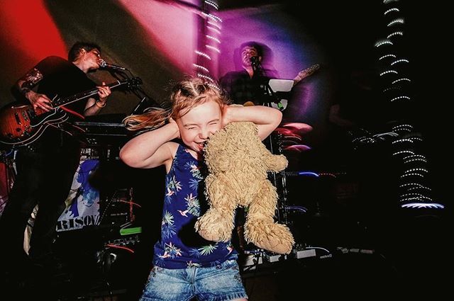 alivenetwork's tweet photo. Our fave wedding photographer @BillingtonPhoto was at a wedfest that Dirty Weekend were performing at a couple of weeks ago in Yorkshire! .
This little girl is very sensible protecting her ears while having fun with big ted. .
#AliveNetwork #DirtyWeekend… https://t.co/ISNwrYYfAP https://t.co/VgNiKnd05y