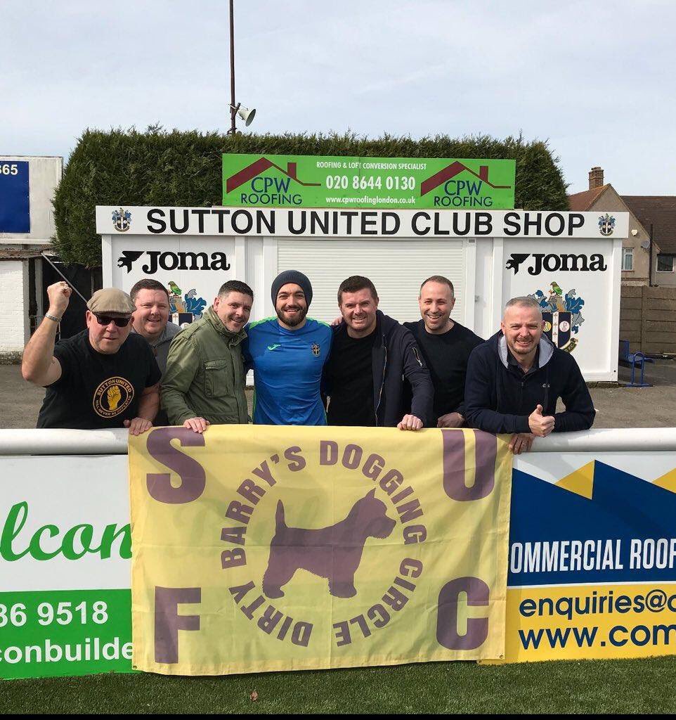 bornatotter's tweet photo. Pictures from the season #11.  Jamie Butler joins us for the official unveiling of the DBDC banner before we jumped in Scotty's Mega Bus for the trip to Blackpool for Fylde. Not a great result but we all got well and truly bolloxed. You can read all about it @Gandermonium https://t.co/RUQGQA4rMs