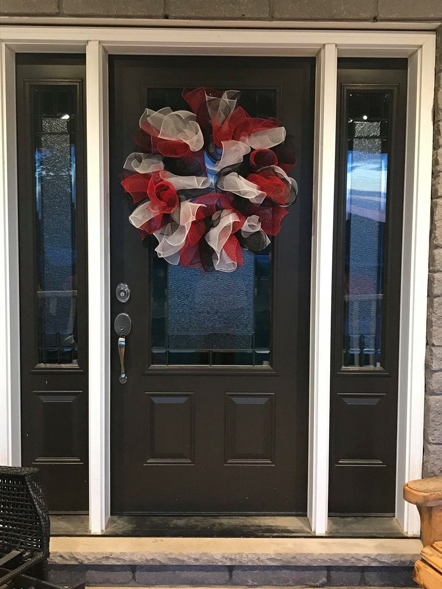 LucknowReunion's tweet photo. WOW! Need Some inspiration for your decorating? Look what this creative customer made! It’s time to decorate your homes, Businesses, sheds, cars, kids…Get your supply at Renion Central. How convenient...it’s open today 9-3PM❤️🖤#happydecorating #Lucknow160 #redblackgreywhite https://t.co/CfJXIYzZQM