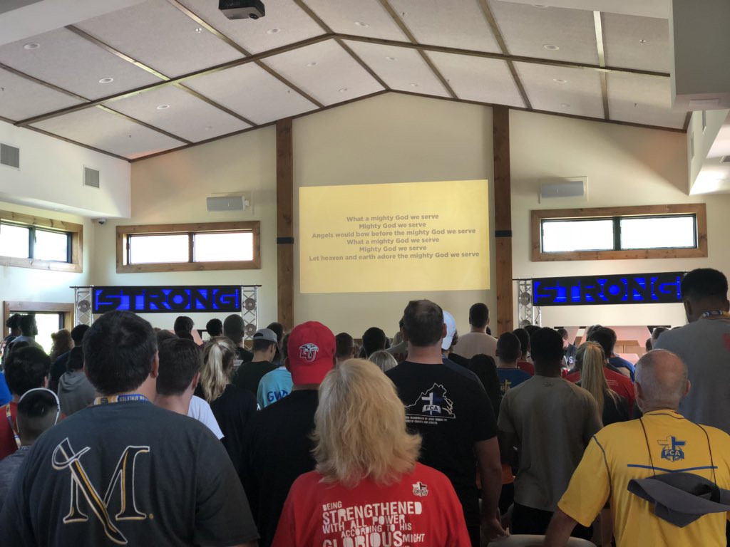 MAonMission's tweet photo. WE OUTCHEA!!! FCA Mid-Atlantic College Camp! #FCAMACC #MorningWorship #MightyGod #Strong https://t.co/LuNUJXvw9Z
