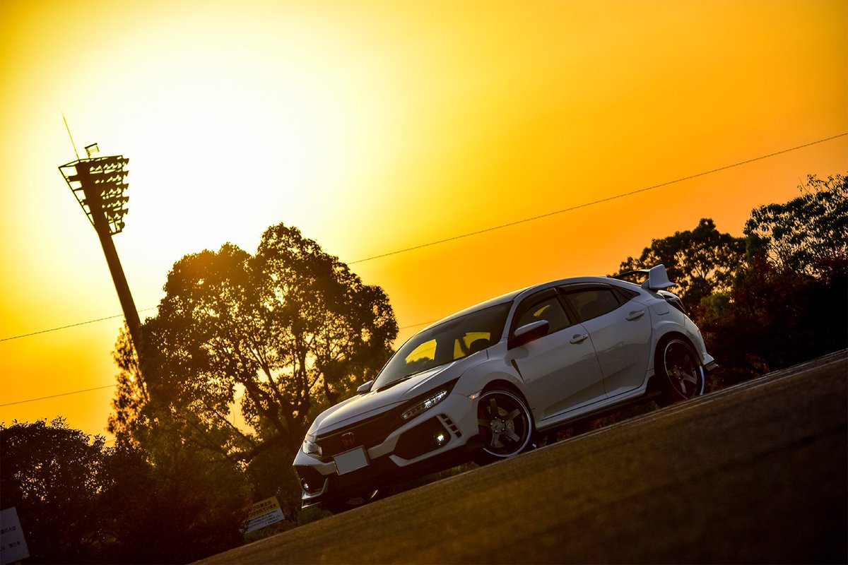 りょーま Twitter ನಲ ಲ シビックと夕日を撮ってきました 車はオーナーを虜にする 本当に素晴らしい車に出会えました これからずっと大切に乗って行きます 新型シビックタイプr シビックタイプr Fk8