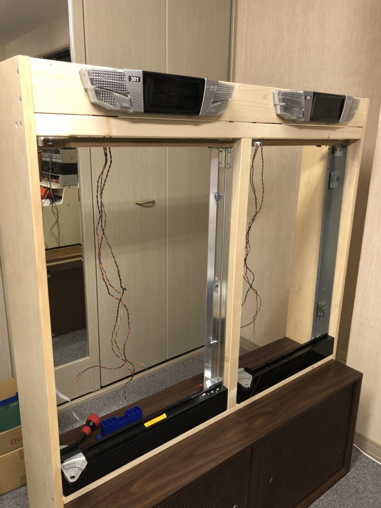 パチンコ台の自作キャビネットだいぶ出来上がってきた #家パチ