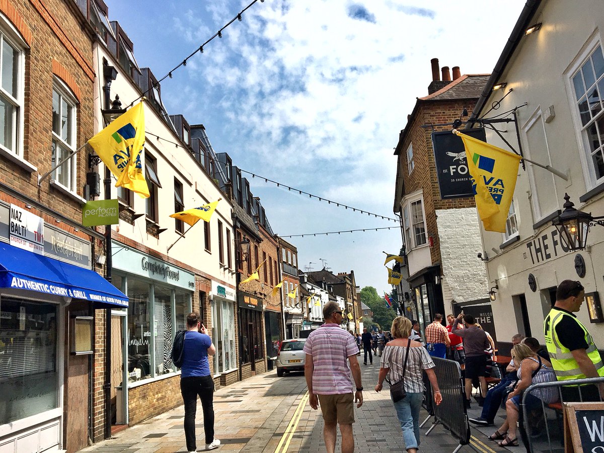 ruths_gallery's tweet photo. Flags are flying @ChurchStTwicker on this warm afternoon for the Aviva Premiership rugby match Exeter/Saracens #AvivaPrem #AvivaPremiership K.O 15.00 today at Twickenham Stadium @twicktownbiz #Twickenham @bbcweather @metoffice #weatherwatcherruthiebabes https://t.co/gkLFezsDHd