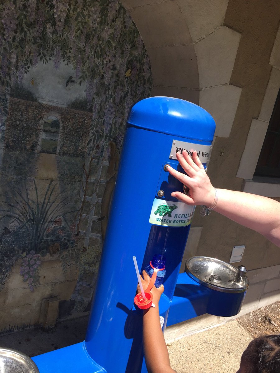 RedKendraS's tweet photo. #ditchthebottle 
I love that the #DetroitZoo has water bottle filling stations!  Save money, and the planet.  Win Win!! https://t.co/gpnhDm75O1
