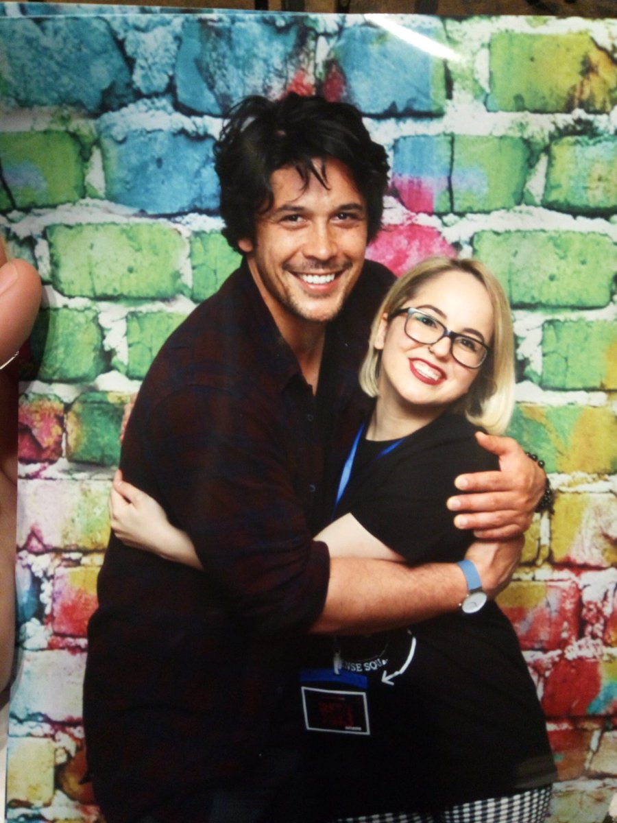 InfoBellarke's tweet photo. PHOTO | Bob with fans at #ShowtimeCon3 today (via  @elizasmorgann @longwayniallx @namxjen @biebershxdows) https://t.co/5YoCvAYn1j