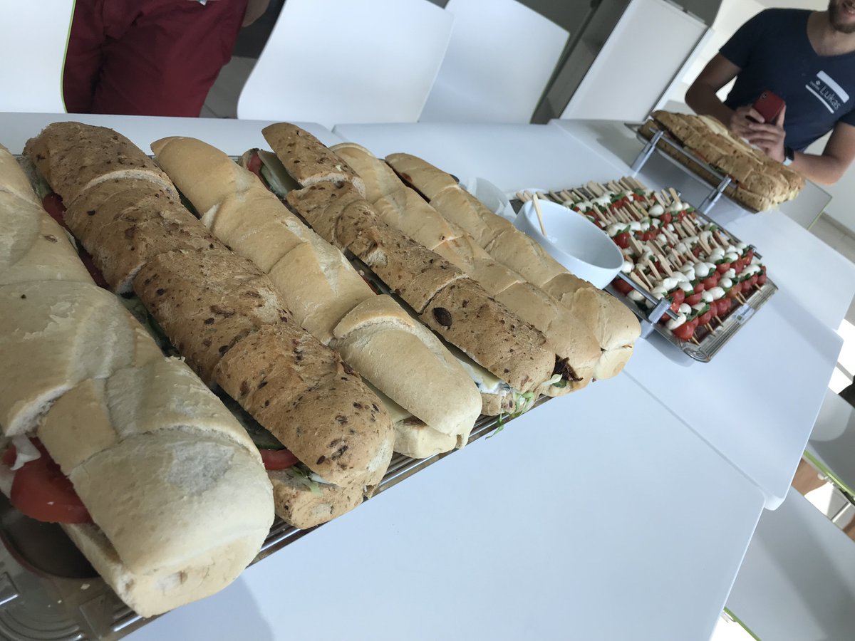 hackerstolz's tweet photo. Yummy yummy - Snackpause mit Leckereien von #freshsub. Herzlichen Dank an @inovexgmbh fรผr das heutige Sponsoring von Speis und Trank. โค๏ธ #communityrocks https://t.co/7eVnnRZ6Ff