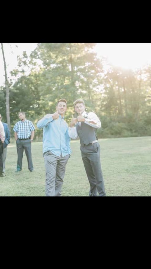 10Michael_W's tweet photo. Happy birthday to the best SS in the state @ThatManChan4 !! Love you brother  #keepseeingtheball #hoponskateboard #pongpartner #buspartner #decapartner #marshallbaseball https://t.co/PGBzOZzitf