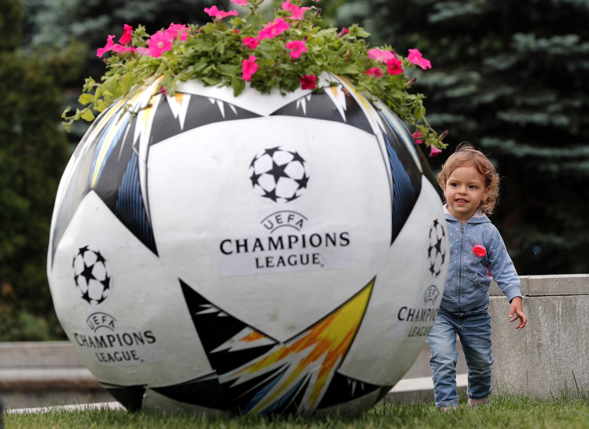 DeportesRCN's tweet photo. La final de la Champions League 2017-2018 Real Madrid-Liverpool la puedes ver este sábado por la señal principal del @CanalRCN y GRATIS en https://t.co/ZdtGBuxFju. Disfrútala, desde Kiev, con @EduardoLuisFut, Fernando Niembro y @velezfutbol #LaChampionsxRCN https://t.co/rIbDEFHRJt