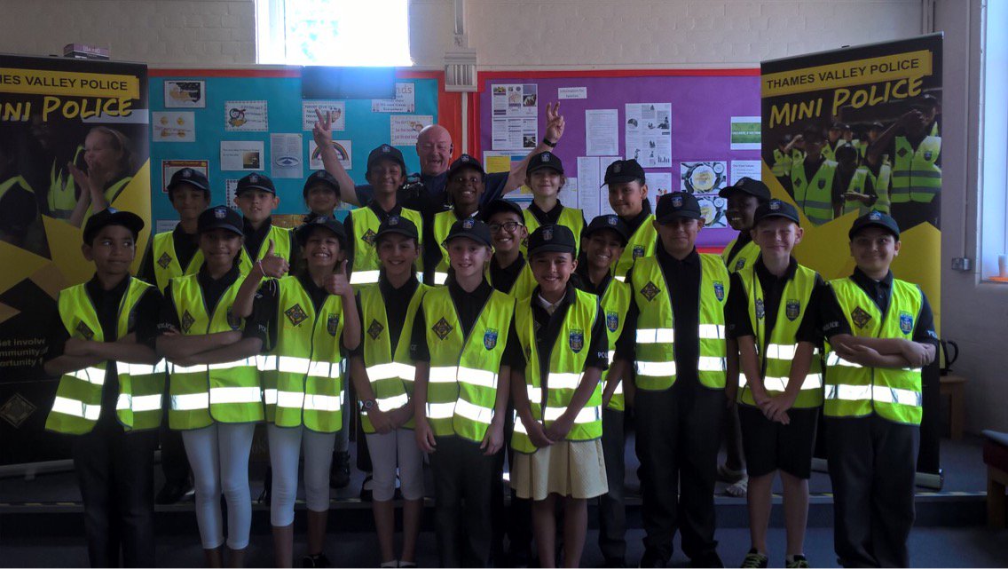 TVP_MiniPolice's tweet photo. The 2018/19 Mini-Police from Alfred Sutton primary school in East Reading! Excellent work from PCSO WILLIS introducing the new cohort to the school on Wednesday! #communityengagement #Policing https://t.co/l6ftzsdjg4