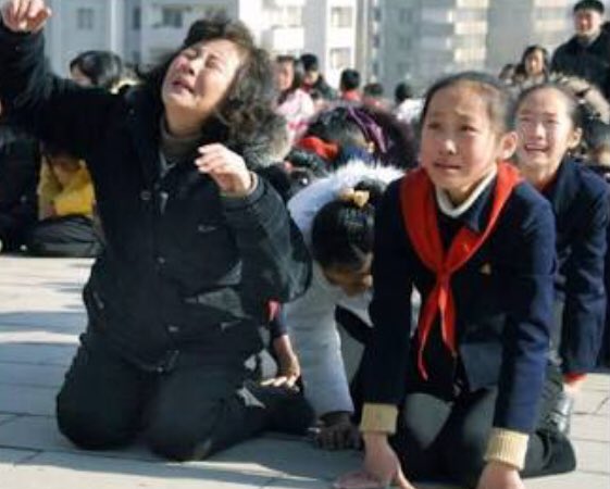 快速ざおう Su Twitter ニュースキャスター 中国の泣き屋のことが刮目ニュースで取り上げられましたが北の将軍様死去の際の嘘泣きをする北朝鮮国民もお忘れなく