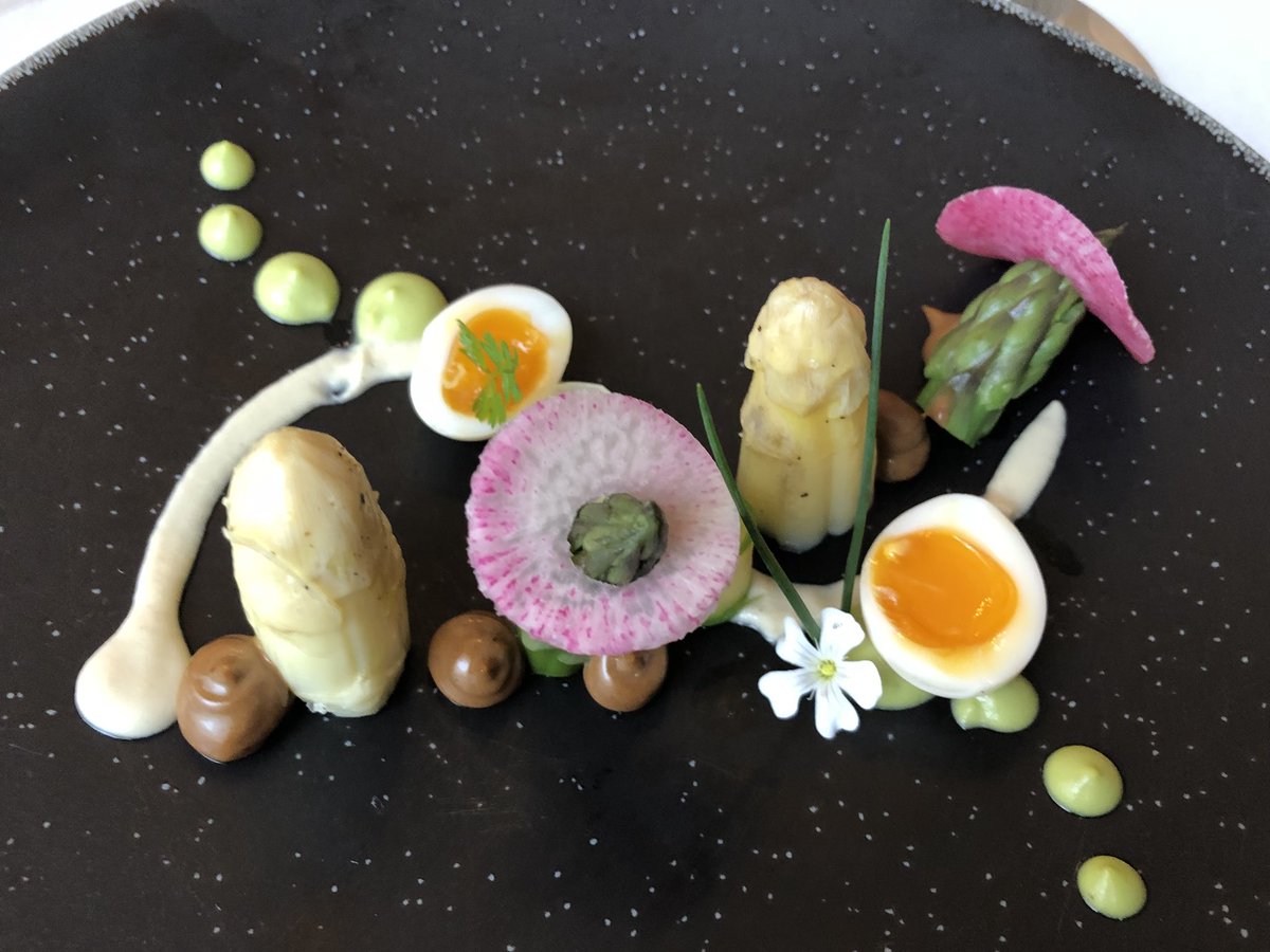 JCCapel's tweet photo. #MicroCríticaCapel  Me ha gustado el trabajo de #JoséCarlosFuentes en la nueva etapa de @cluballard  Recetas armoniosas que miran al Mediterráneo con técnicas clásicas. Mejorables los entrantes. Apunta bien. A seguir. Menús 115 y 145.  P7,5 https://t.co/pVEB23hToB