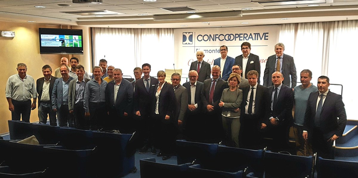 DomPaschetta's tweet photo. Con #Fedagri e @MercuriGiorgio si chiude la stagione assembleare di @Confcoopiemonte. Tanti cooperatori per applaudire e ringraziare #MarioAbrate, storico Dirigente di punta di @Confcooperativ1 che, dopo 20 anni di guida fiera ed appassionata, cede il testimone a #RobertoMorello https://t.co/QuMARqRig1