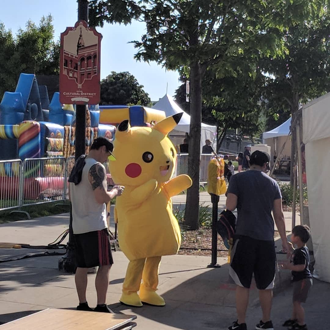 IaArmyNatGuard's tweet photo. Having a great time here @CelebrAsian festival downtown next to sculpture park. Plenty to do, see and of course eat!! ππ€€ππ Come on down and check everything out!! #GuardIowa #iowaarmynationalguard #SaturdayShoutOut https://t.co/iLZ0qsKF5c