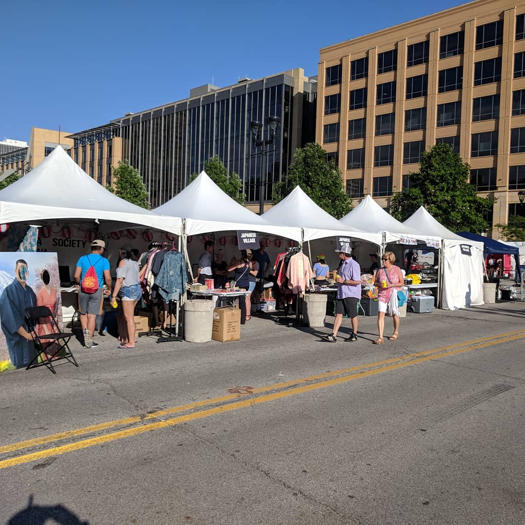 IaArmyNatGuard's tweet photo. Having a great time here @CelebrAsian festival downtown next to sculpture park. Plenty to do, see and of course eat!! ππ€€ππ Come on down and check everything out!! #GuardIowa #iowaarmynationalguard #SaturdayShoutOut https://t.co/iLZ0qsKF5c