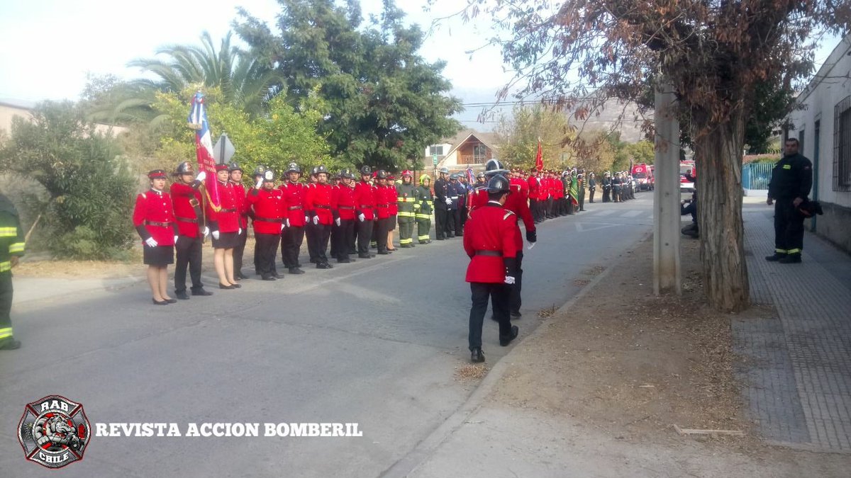 RABCHILE's tweet photo. #Imágenes de los preparativos del Desfile de @Bomberos_Tiltil por la conmemoración de los 200 años de la muerte de Manuel Rodriguez.
#RAB17 en el lugar, @Bomberos_Tiltil se dirige al Monumento Manuel Rodriguez. https://t.co/CAikfcPz6F