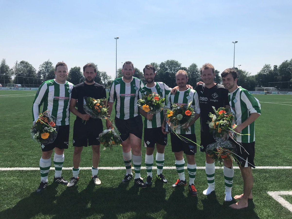 Vanmiddag hebben wij afscheid genomen van 6 spelers en onze leider! Hulde voor de mannen en bedankt voor alles! #afscheidnemenbestaatniet <a href="/scgenemuiden/">Sportclub Genemuiden</a>