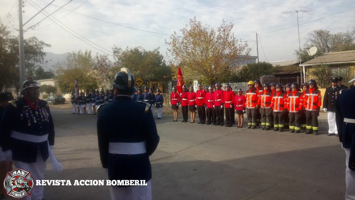 RABCHILE's tweet photo. #Imágenes de los preparativos del Desfile de @Bomberos_Tiltil por la conmemoración de los 200 años de la muerte de Manuel Rodriguez.
#RAB17 en el lugar, @Bomberos_Tiltil se dirige al Monumento Manuel Rodriguez. https://t.co/CAikfcPz6F
