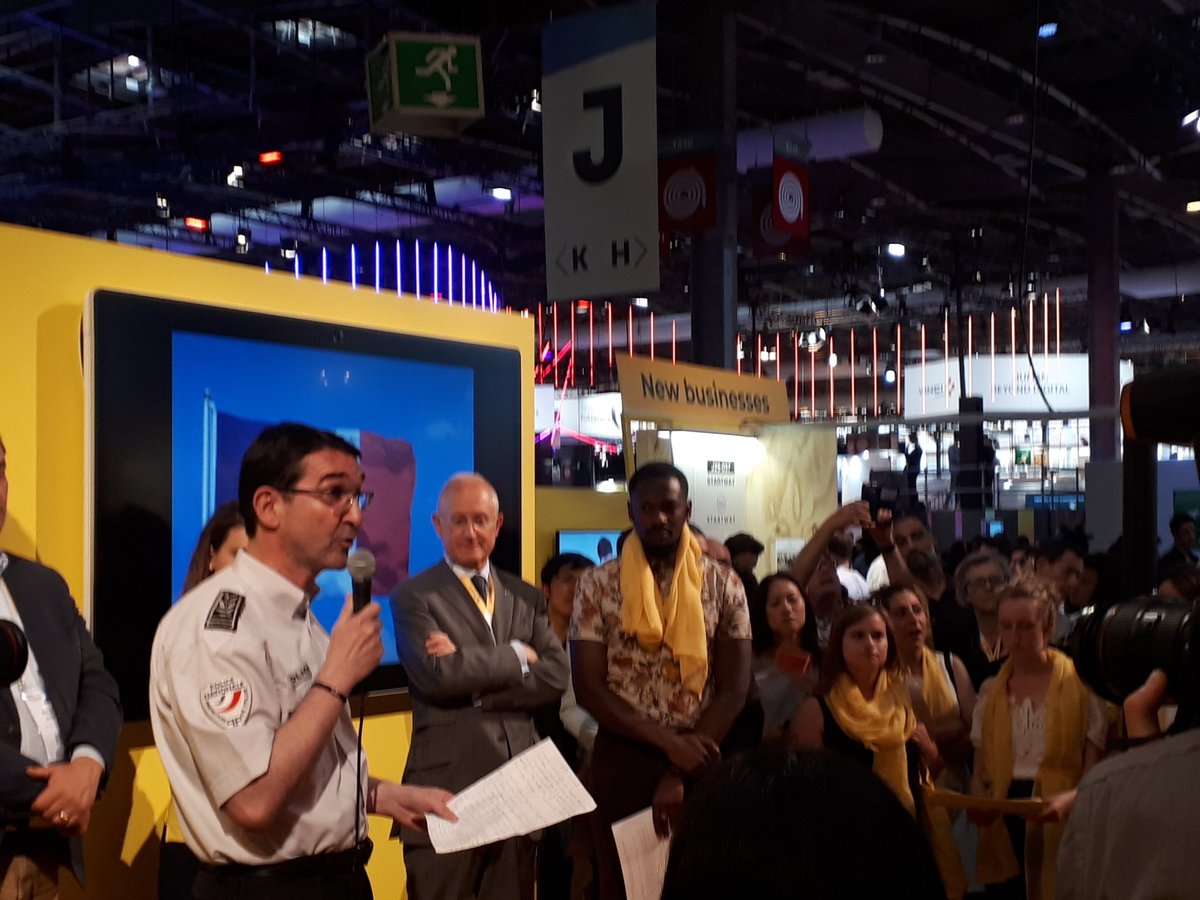 CathCervoni's tweet image. Du courrier papier au #numérique les postiers sont tenus à respecter leur inviolabilité. Prestation de serment @GroupeLaPoste #Vivatech #SimplifierLaVie