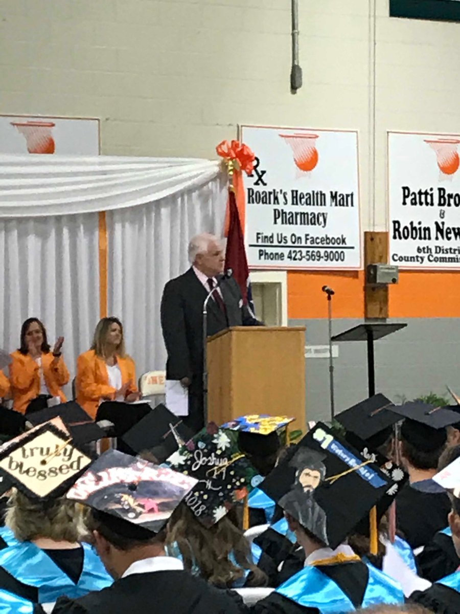 lfoster75's tweet photo. Senator Ken Yeager addressing the Oneida High Senior Class of 2018. https://t.co/BRt7tMCFRF