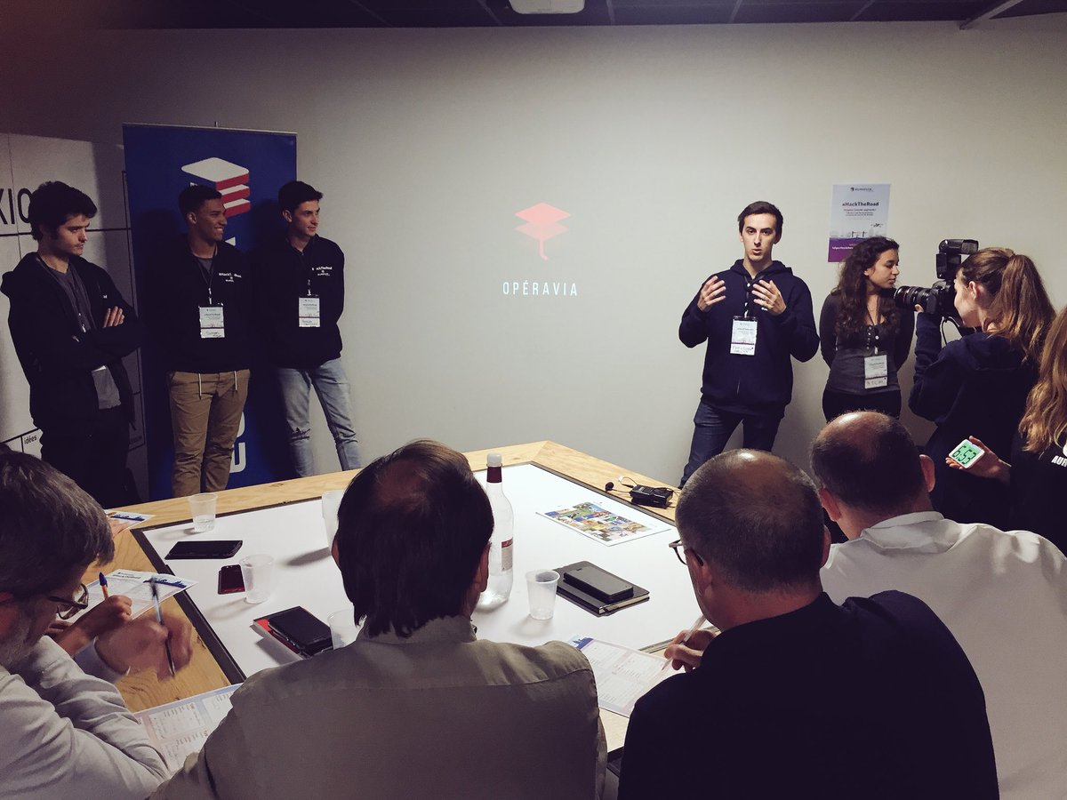BeMyAppFR's tweet photo. Pour finir, voici l’équipe « Opéravia » pour communiquer facilement et être plus autonome ! 🚦
#hacktheroad #Bordeaux #hashtagbattle @Eurovia_Group @capsciences https://t.co/iGgtuweX9Z