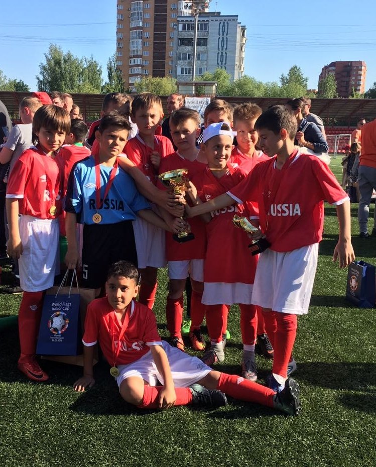 В международном детском турнире #КубокФлаговМира на СК #НовыеХимки победила Россия🇷🇺 В финале повержена Испания со счетом 2:0👏🏻Задали пример <a href="/TeamRussia/">Сборная России</a> ⚽️ Даёшь финал <a href="/FIFAWorldCup/">FIFA World Cup</a> Россия-Испания👍🏼