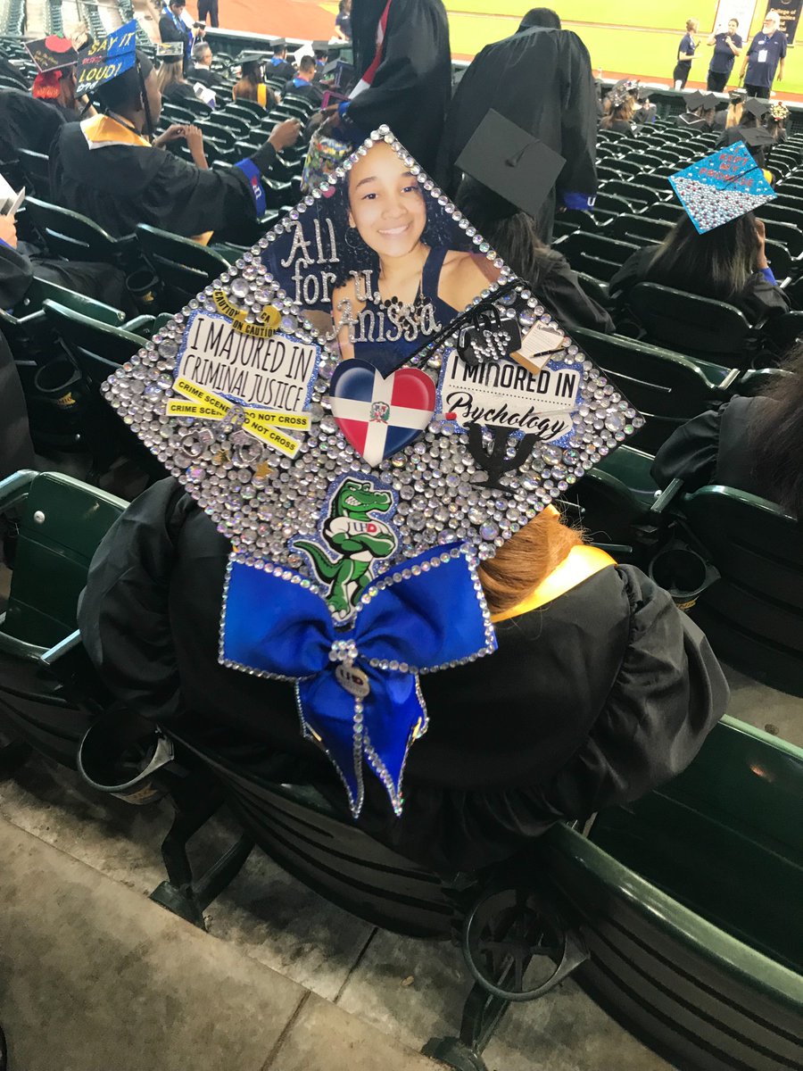 flery's tweet photo. Best cap! We are so proud of you, Mixie! #uhdgrads2018 https://t.co/LlNhZPeMGm