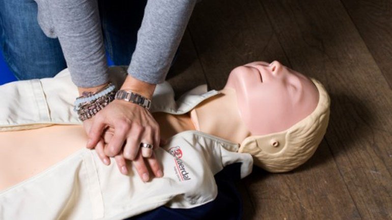 EHBO-vrijwilligers krijgen koninklijke onderscheiding: Rolf Pepping uit Assen en Jan Laning uit Westerbork, vrijwilligers van de EHBO-afdeling Assen, kregen vandaag een koninklijke onderscheiding. dlvr.it/QV9z6l