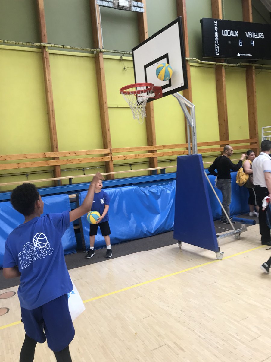 luccarvounas's tweet photo. 25ème édition de la Fête nationale du mini-basket à @Alfortville_94 #FierDeNosSportifs de l’USA Basket #FBMB 🏀 @val_de_marne @ffbasketball https://t.co/Y19Q3u0mhV