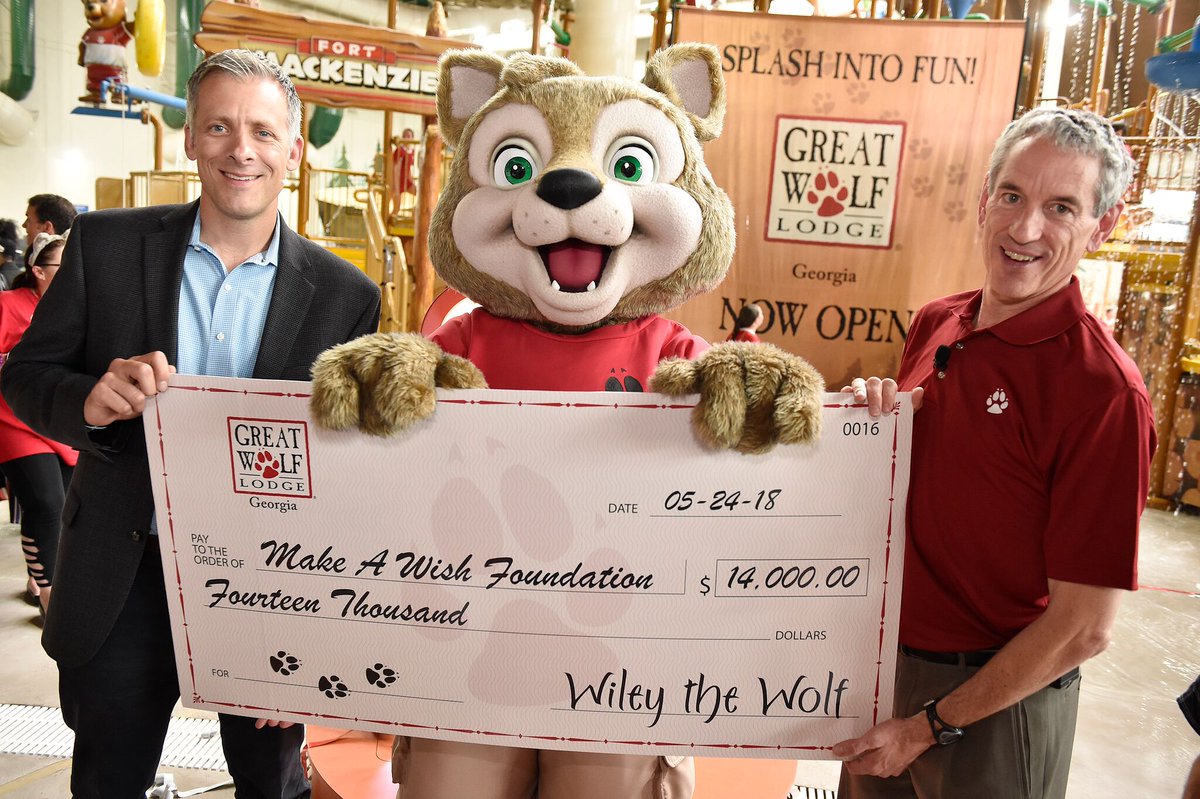 laborders2000's tweet photo. We love it when stars take time to give back! ABC-TV star @ImMegDonnelly from @AmericanWifeABC helped raise $14,000 for @MakeAWishGA at @GreatWolfLodge in LaGrange, Georgia by riding 14 slides! #GreatWolfLodge #MakeAWishGA #Atlblogger https://t.co/EGxkOeGcSv