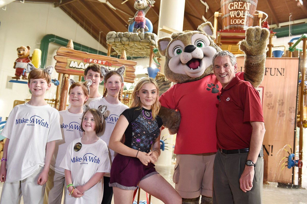 laborders2000's tweet photo. We love it when stars take time to give back! ABC-TV star @ImMegDonnelly from @AmericanWifeABC helped raise $14,000 for @MakeAWishGA at @GreatWolfLodge in LaGrange, Georgia by riding 14 slides! #GreatWolfLodge #MakeAWishGA #Atlblogger https://t.co/EGxkOeGcSv