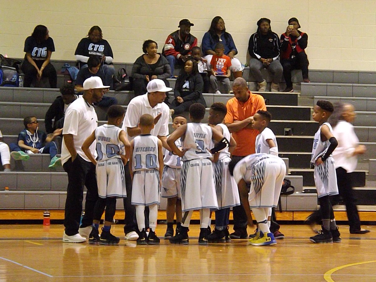 volspecs's tweet photo. @ctgbball 5th grade shines at the opening tipoff of #vsi18, but Underdogs (TN) definitely put up a major DOGFIGHT. https://t.co/mtHJpnFf5q
