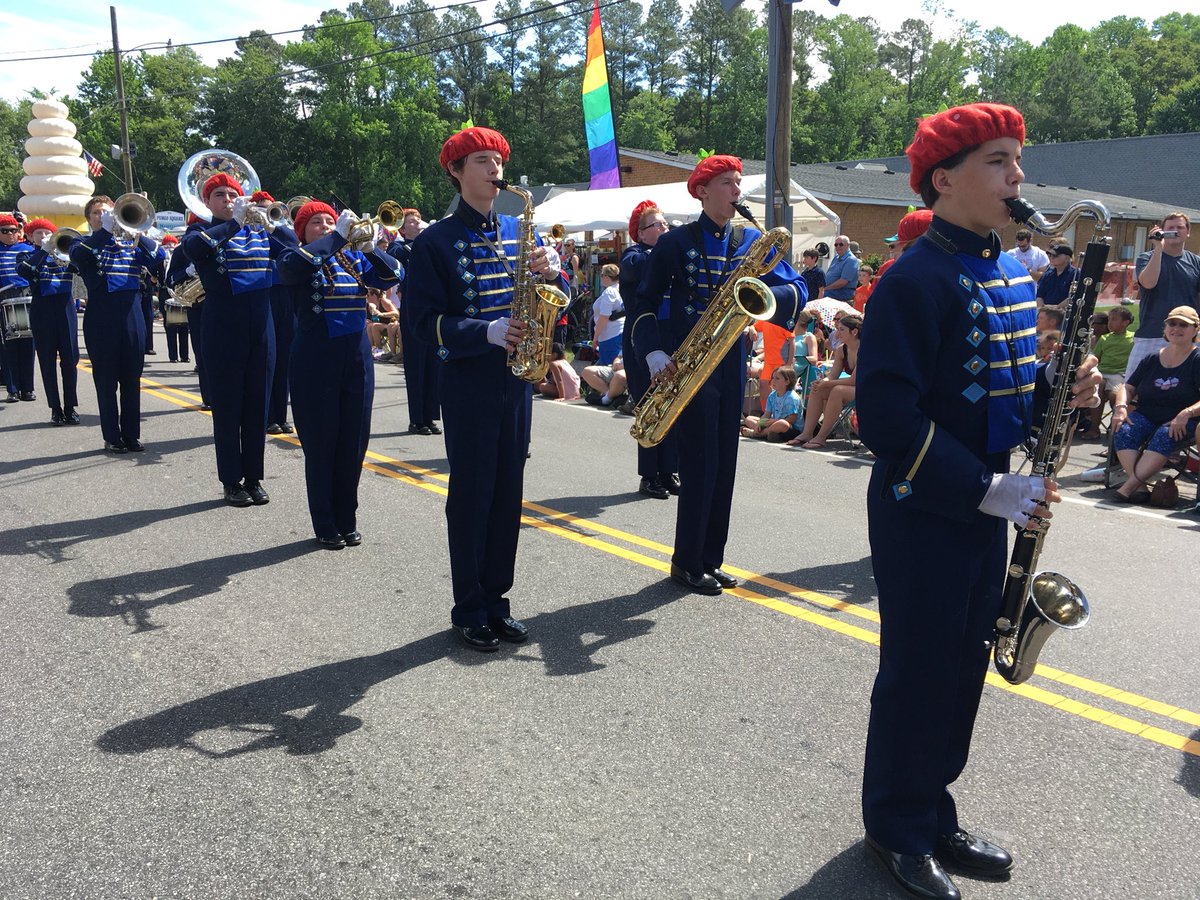kathymarievb's tweet photo. The @FirstColonialHS marching band in the Pungo Strawberry Festival parade! #PSF2018 #strawberries https://t.co/SufBBZPYPO