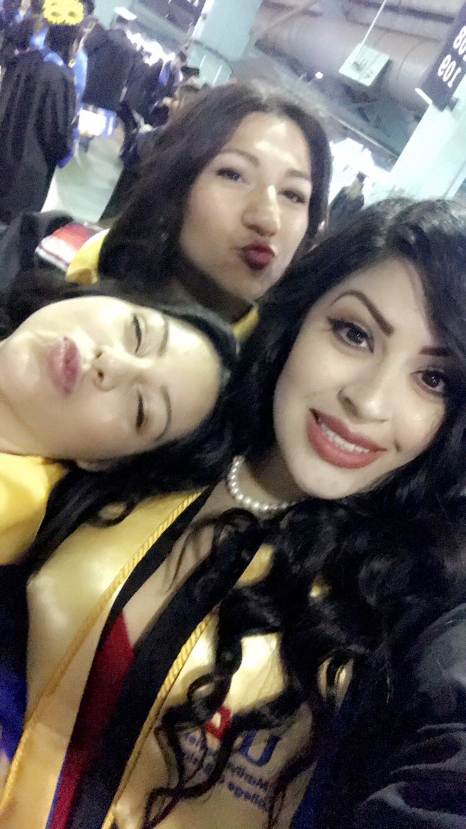 reynaa_lara's tweet photo. We are out here! 
We did it! 😍🎓

#UHDGrads2018 #Gators #IBA https://t.co/0vruK8ql2U
