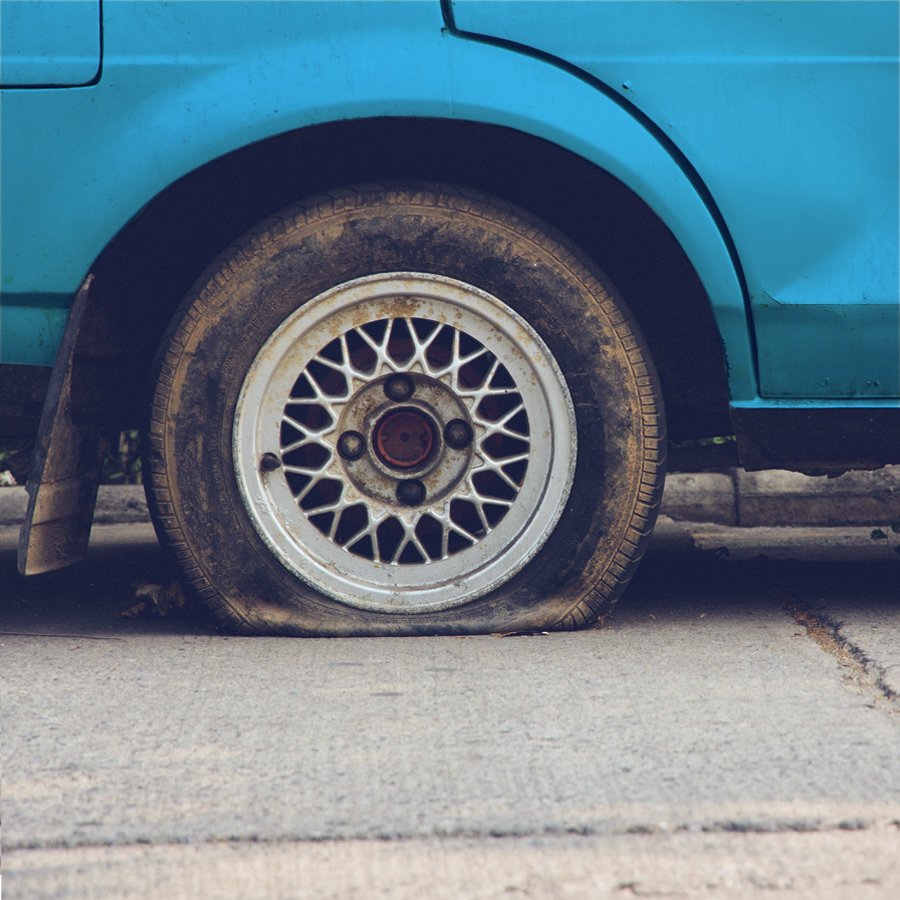 SmokefreeUs's tweet photo. Giving up on your goals because of one setback is like slashing your other three tires because you got a flat. Don’t let one slip be an excuse to give up. Try again. Figure out what triggered your slip and find ways to avoid it next time. https://t.co/iWD5AkhMCF https://t.co/6fCCFkxW8y