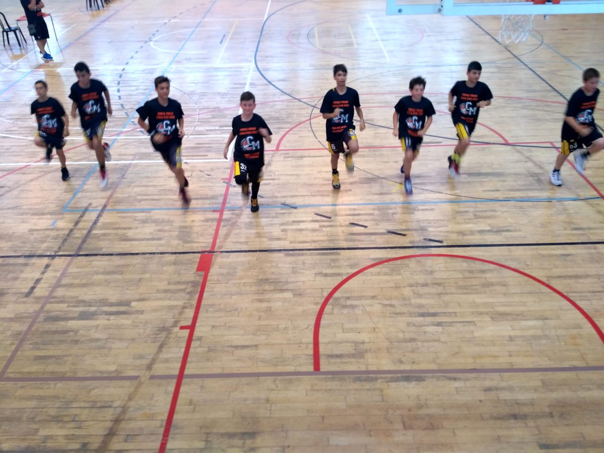 CBCiudadMelilla's tweet photo. El Mini Negro y el Junior Femenino, calentando motores para sus dos importantes citas de esta tarde
#F4Oro @FAB_Malaga
#FinalOro @ecMalaga
#VamosMelilla🏆🏀💛 https://t.co/NQ0cwsFXQ5