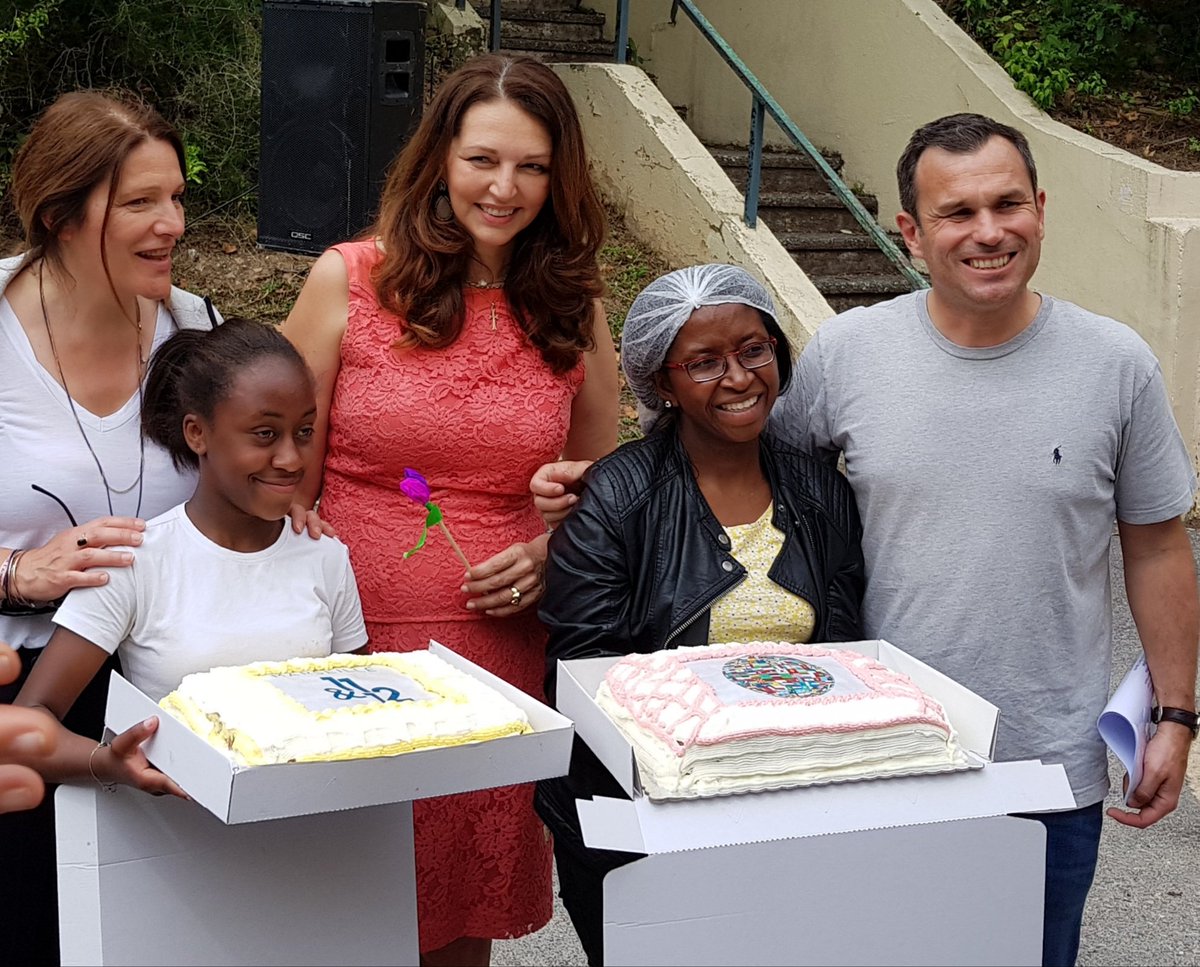 valerieboyer13's tweet photo. La bonne humeur était présente cet après-midi pour le lancement de notre fête de l'Huveaune à #StMarcel #Marseille avec @JuRavier sur le thème du voyage autour du monde. Bravo aux associations et à la Mairie des 11/12 Marseille https://t.co/TupqwIpJ3A