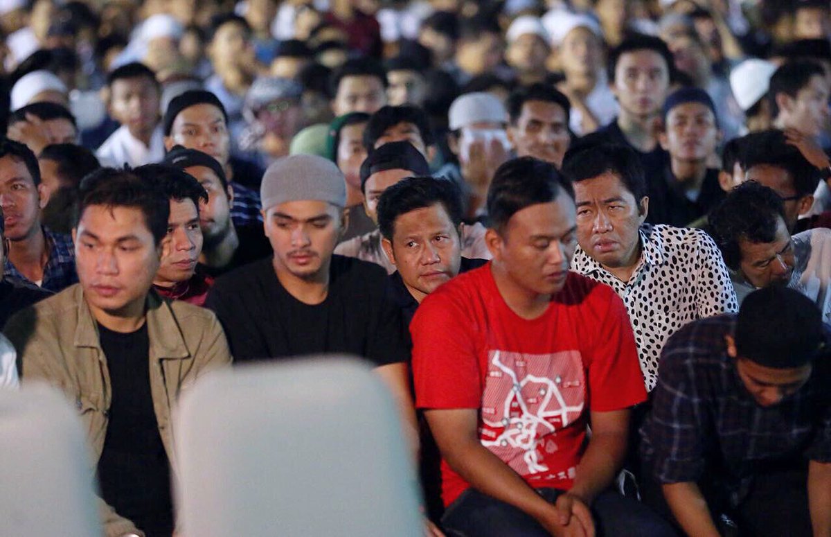 MichelleZudith's tweet photo. Cak Imin duduk khidmat ngikuti sharing dg Ustadz Hanan Attaki
#CakIminNgajiHananAttaki https://t.co/GVbmQIi0HH