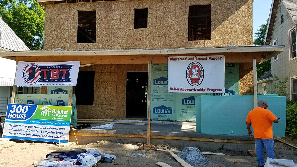 local692jatc's tweet photo. Dedication for the 300th house for Habitat for Humanity Lafayette Indiana https://t.co/937X2YULQy