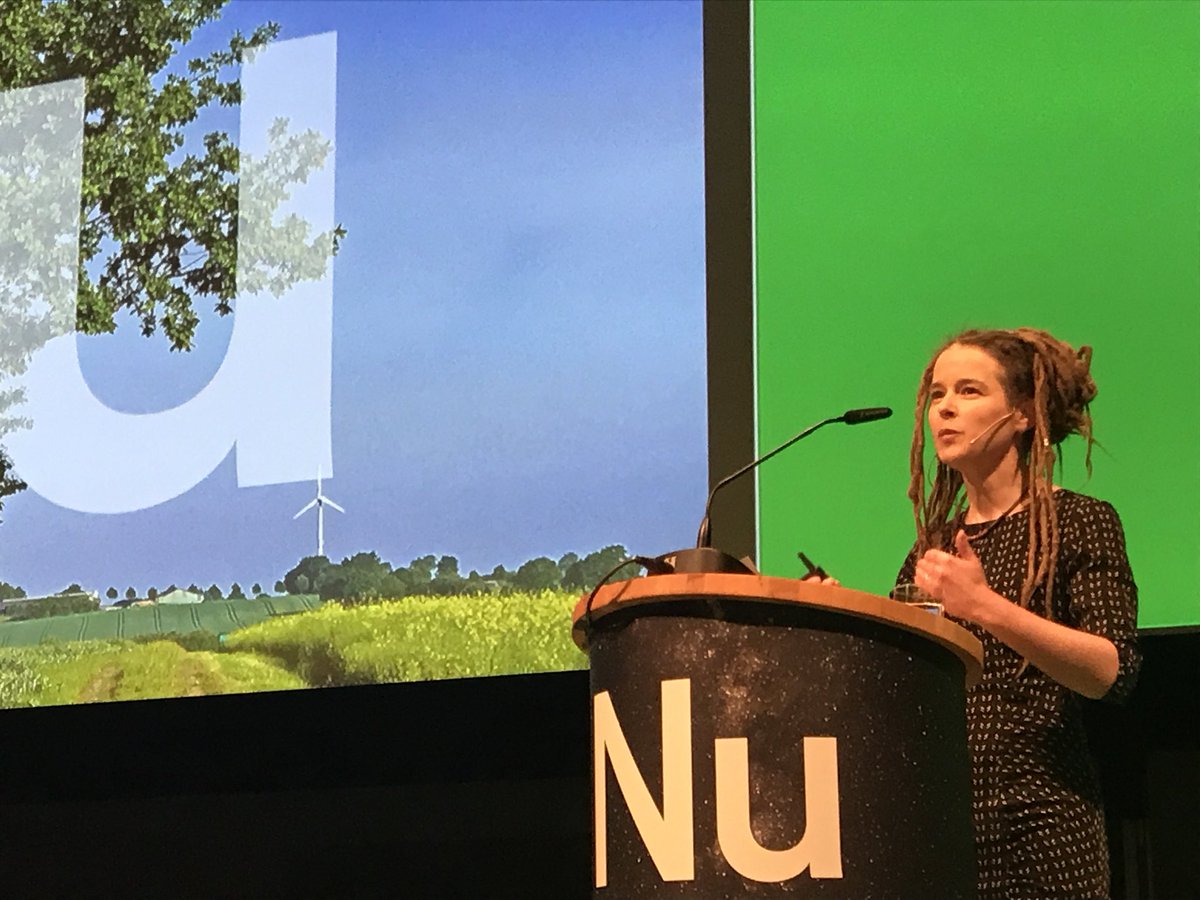 HanneSi's tweet photo. Skogens myllrande mångfald går före efterfrågan på pappersmuggar. @amandalind_  på #mpkongress https://t.co/O9Sxr50JmP