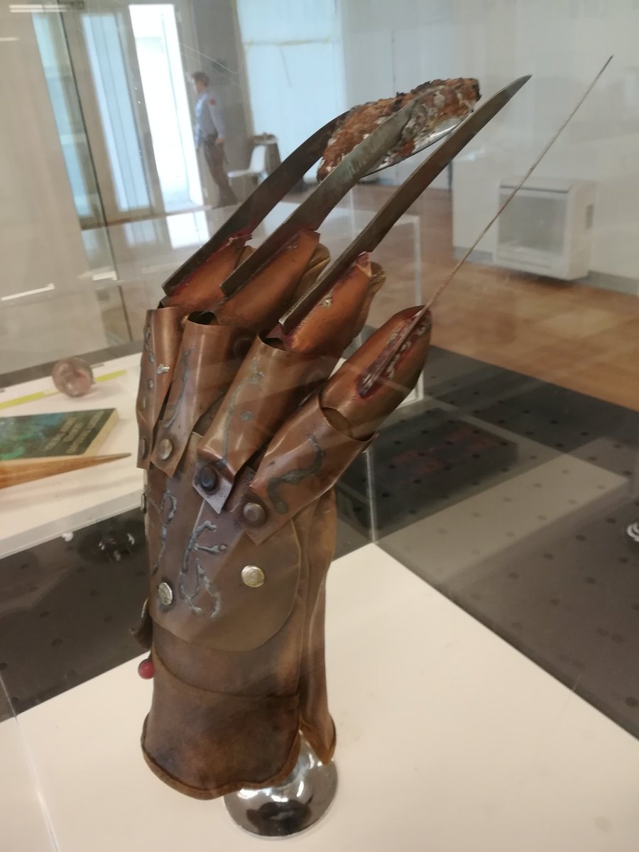 Esta garra te dice ven a #ExpoSYFY <a href="/unviajedecine/">Un Viaje de Cine</a> <a href="/SYFY_Spain/">SYFY España</a> <a href="/PROPside/">PROPside.com</a>