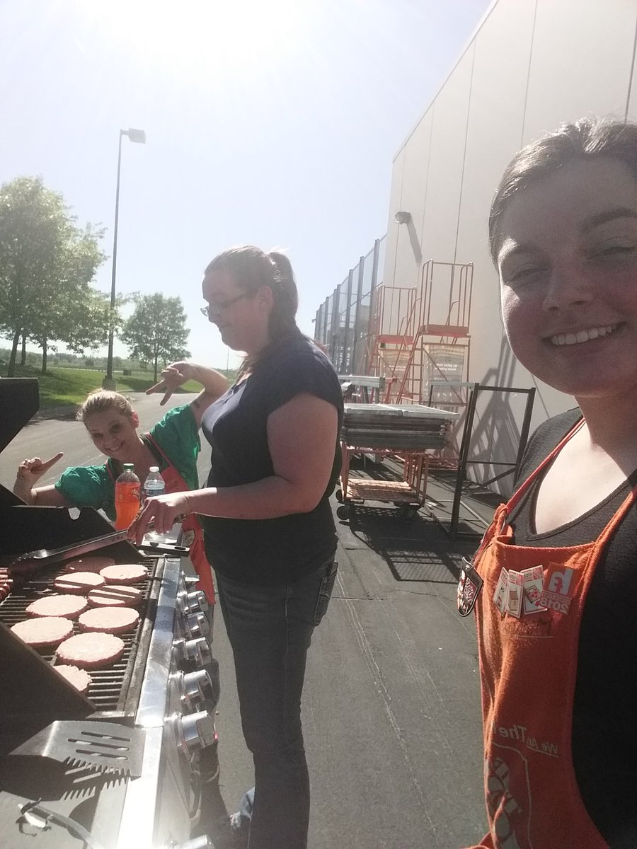 saravalladarez's tweet photo. holiday fun at 2842 @jamesahein  @jonmathisenTHD @Cp275Matt @rmalotky https://t.co/8KVFoCViQk