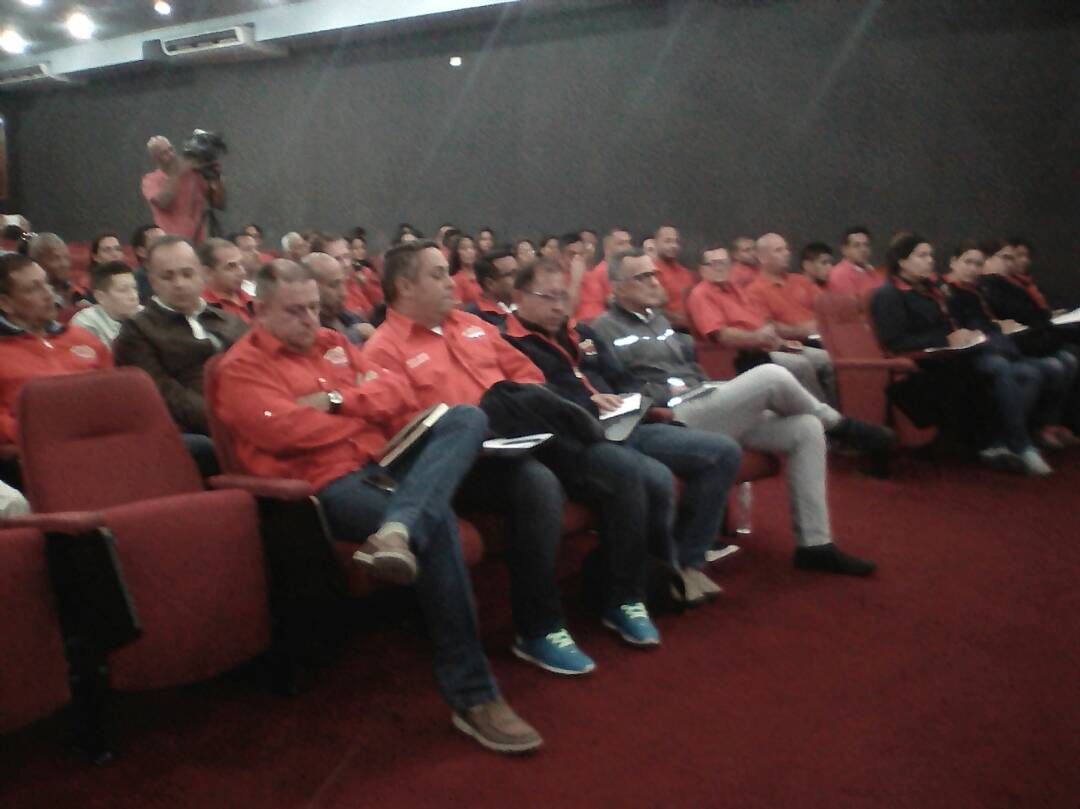 Minhvi_Oficial's tweet photo. #AHORA | Min. @IMVillarroel llega a la reunión de trabajo de la #GMBNBT en compañía de autoridades de la #GMVV para definir nuevas estrategias que impulsen el legado de nuestro Cmdte. Chávez. ¡Seguimos apostando por el pueblo!

#MaduroEscuchaATodos https://t.co/DsJh9w5DfD