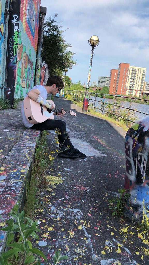 Got some great acoustic vids coming for you lot. This stud working his broken wrist to the bone for it.