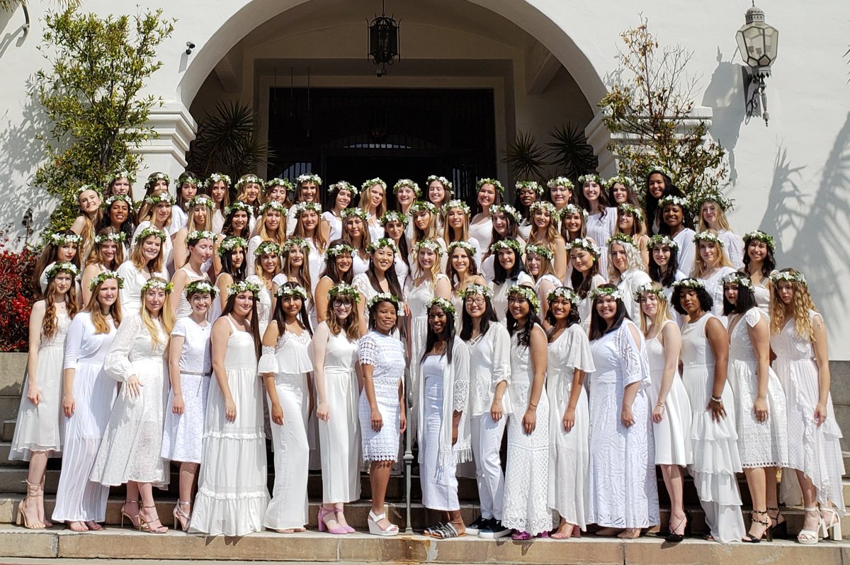 ArcherSchool's tweet photo. Congratulations, Class of 2018! We are so #ArcherProud of you! #Graduation #AmbitiousJoyful #Queensof2018 https://t.co/nmehQVbfYq