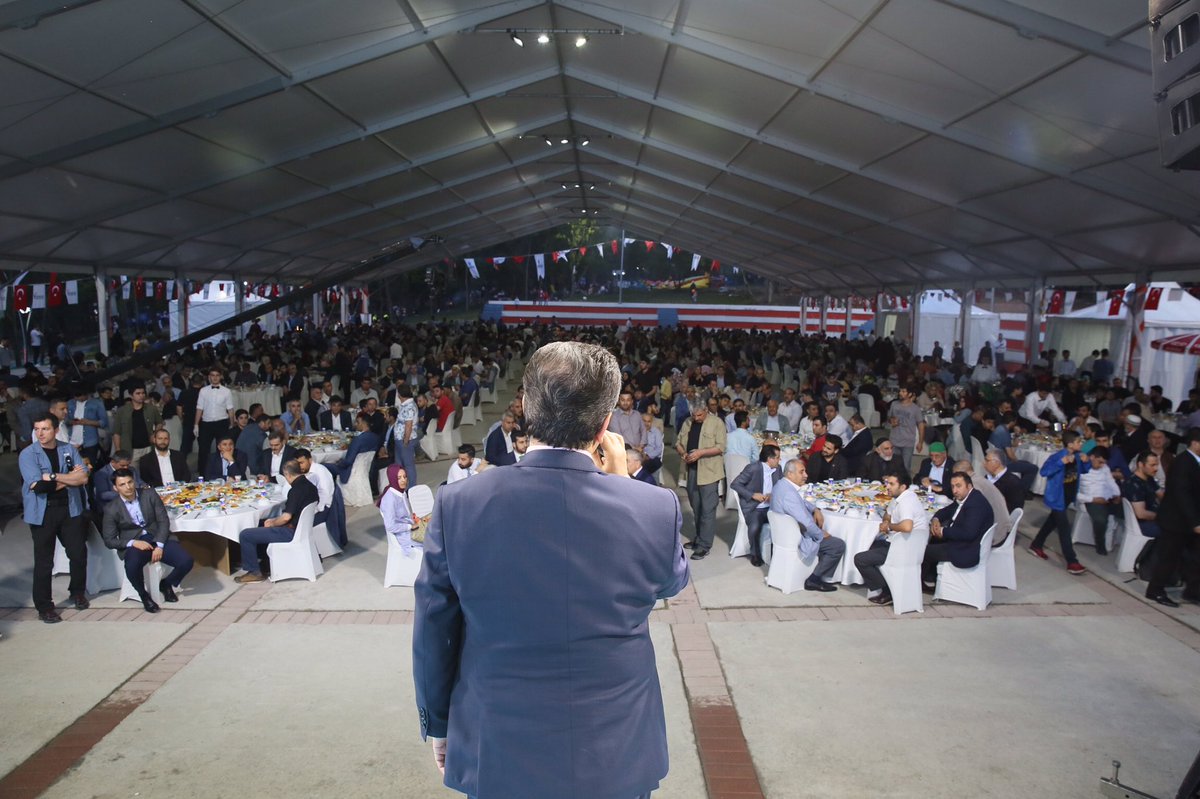 tevfikgoksu's tweet photo. #Ramazan Esenler’de bir başka yaşanıyor. Bu akşam şehir iftarımızda 2003 yılında oynan oyunu bozarak Cumhurbaşkanımız Recep Tayyip Erdoğan’ı o gün milletvekili yapan 24 Haziran’da da vatan hainlerine en büyük darbeyi vuracak olan Siirtli kardeşlerimizle bir aradayız. https://t.co/X27e9zg0up