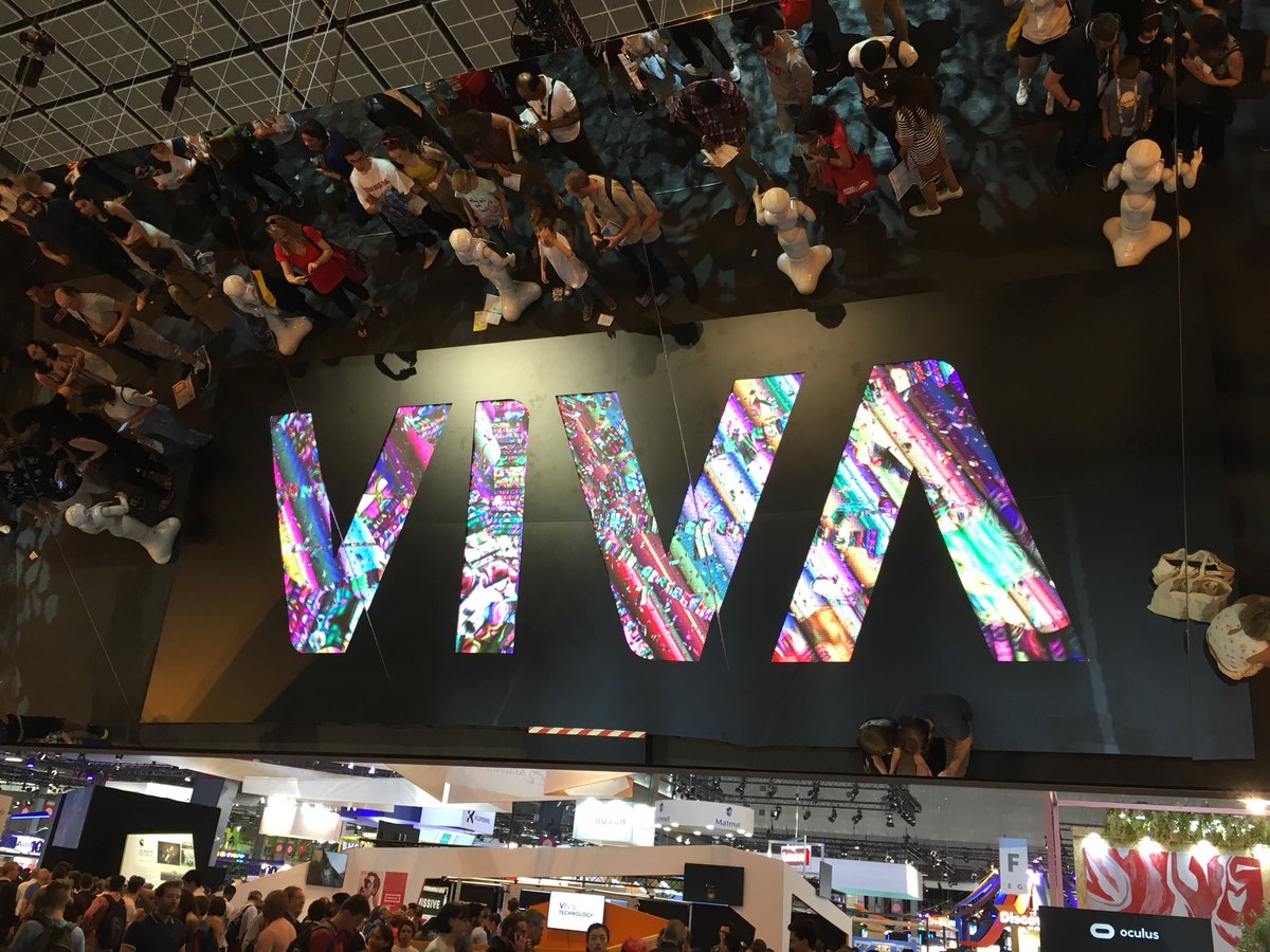 ConnectingD_'s tweet photo. Aujourd’hui c’était visite de la #VivaTech ! 👍🏻 #VivaTech2018 #VivaTechnology https://t.co/QWnNQS4pcY