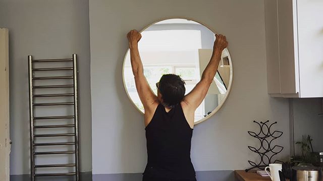 left a bit. right. .. stop .. up .. up. #newkitchen #bicepworkout ift.tt/2s9JWAJ