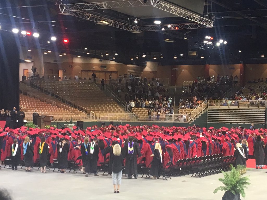 JessMcHatton's tweet photo. Congratulations Class of 2018! You did it! @poincianahigh https://t.co/W9vpM2jz3J