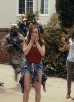 ArgentinaDead's tweet image. "I'm sorry, the old Alicia can't come to the phone right now" 
"Why?"
"Oh, 'cause she's dead!" 
#FearTWD #AliciaClark #AlyciaDebnamCarey