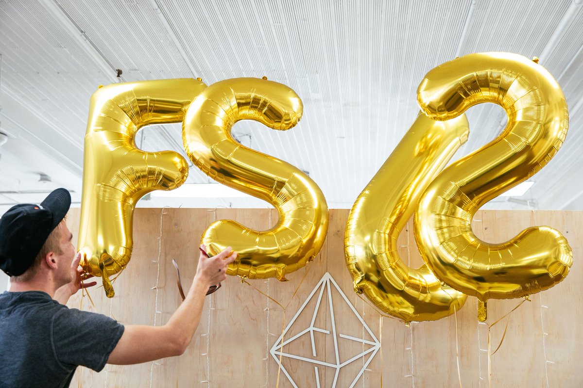 vschool_'s tweet image. FSJS  🖥 • &amp;lt;balloons are a little high maintenance/&amp;gt; • 😉 Learn about our #FullStackJavaScript course + our free 💸 housing #dtslc that comes along with it. Let&apos;s chat for a couple mins. Schedule a time below!
.
vschool.io/apply
.
#code #learntocode #slc